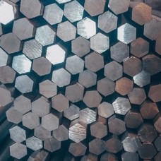 Шестигранник нержавеющий со специальной отделкой поверхности 40Х13 1,45 мм ТУ 14-1-3957-85